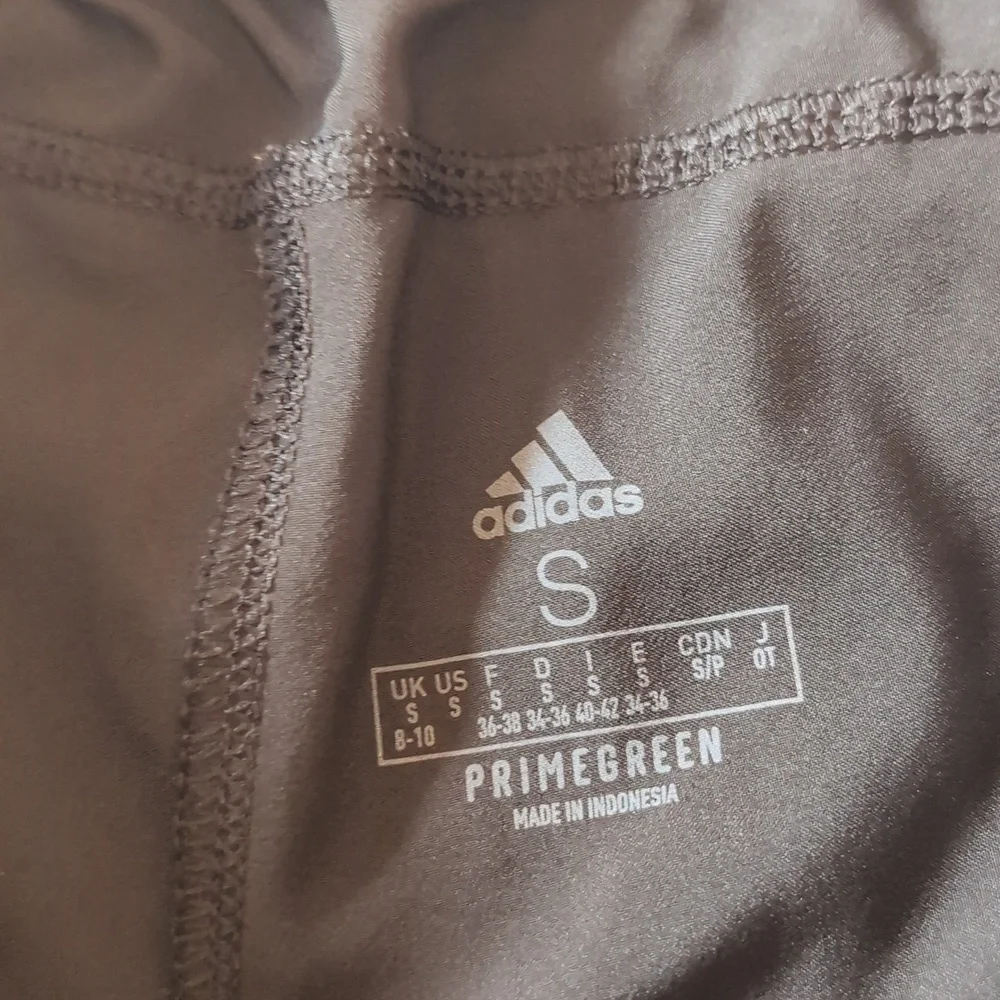 Great pair of Adidas shorts! Classic! Small - Picture 2 of 3